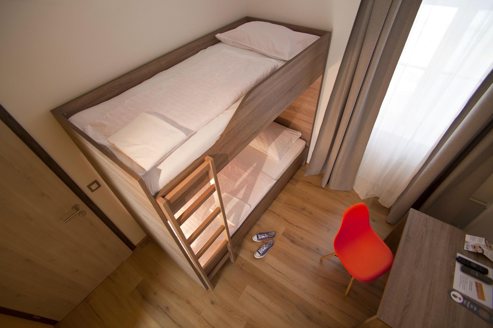 B&B Hotel Maribor Uni Hostel ภายนอก รูปภาพ