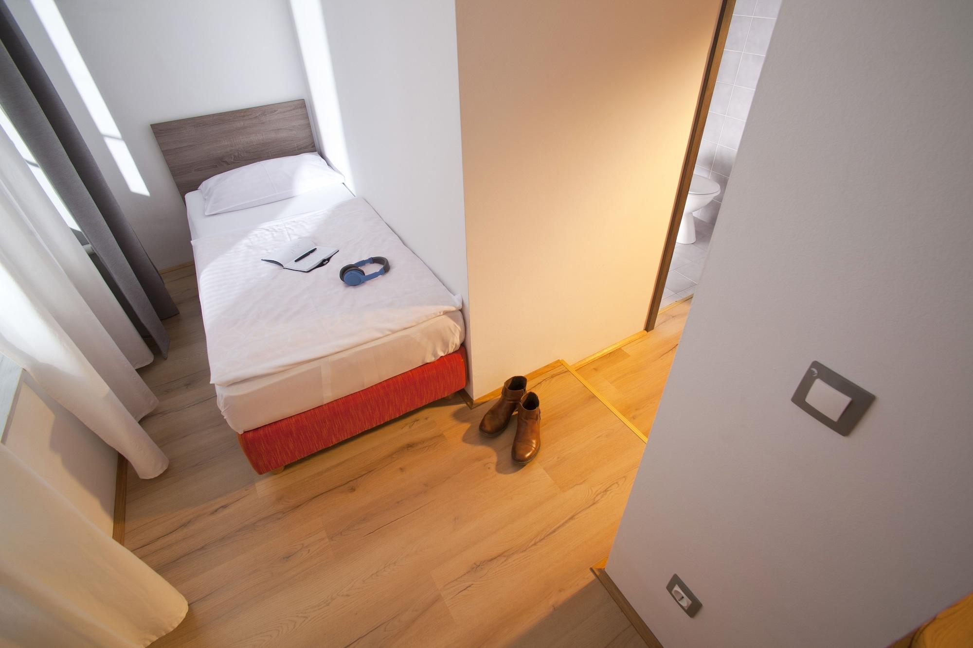 B&B Hotel Maribor Uni Hostel ภายนอก รูปภาพ