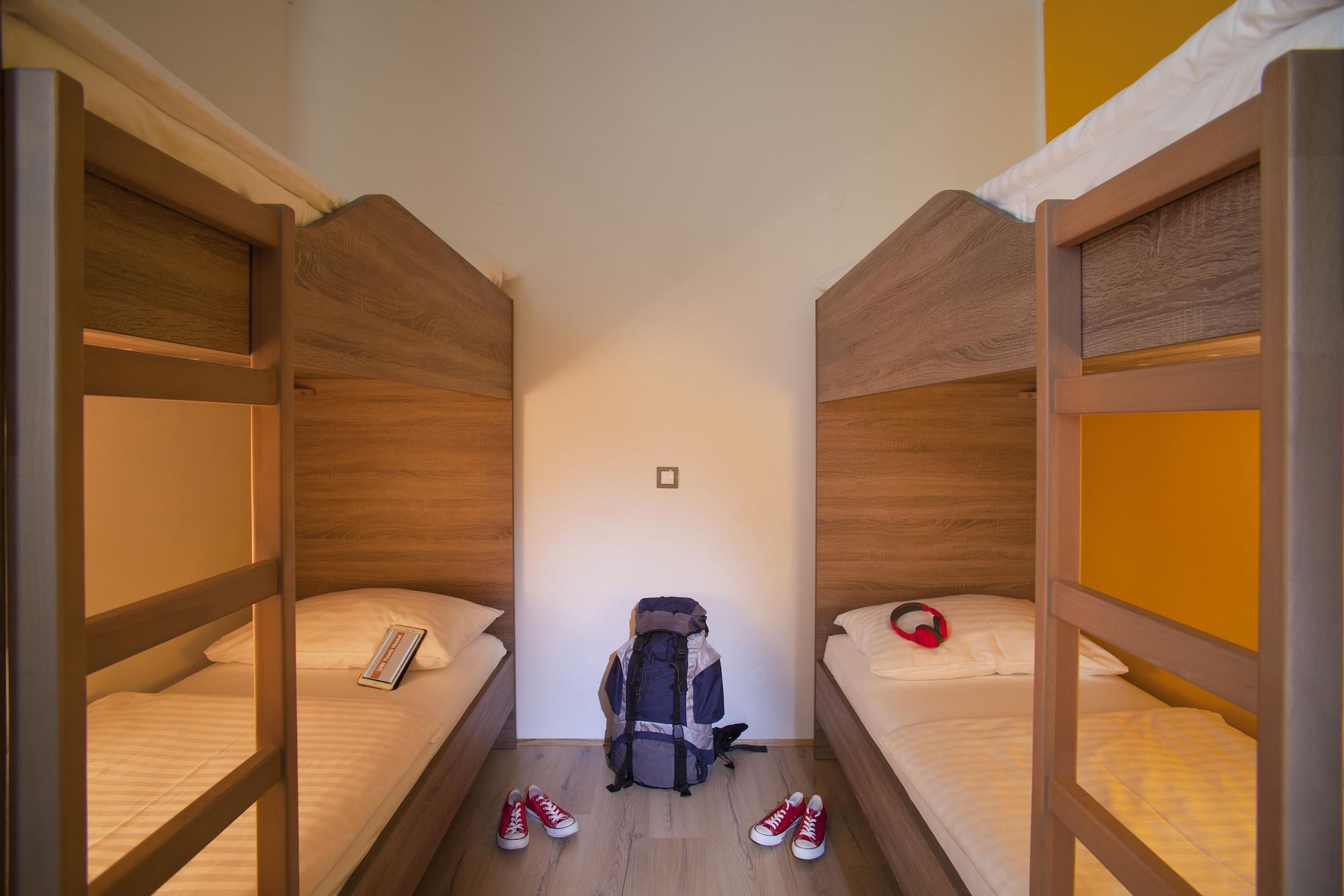 B&B Hotel Maribor Uni Hostel ภายนอก รูปภาพ