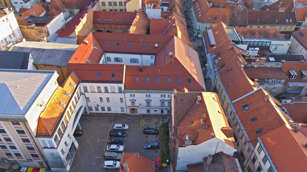 B&B Hotel Maribor Uni Hostel ภายนอก รูปภาพ
