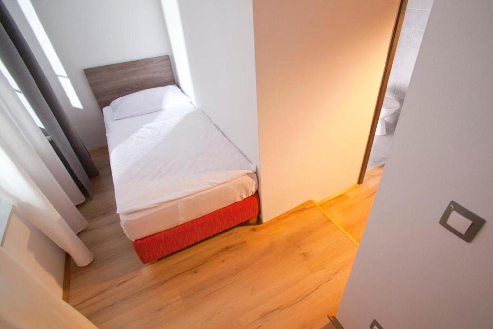B&B Hotel Maribor Uni Hostel ภายนอก รูปภาพ