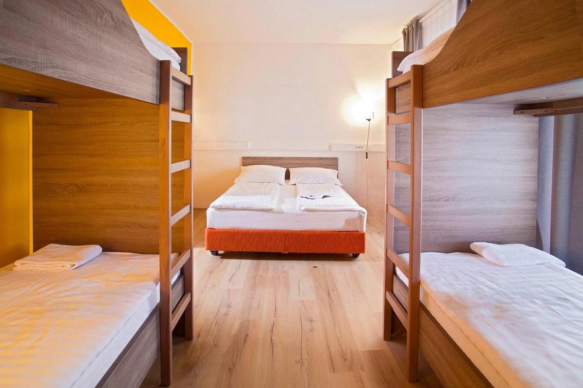 B&B Hotel Maribor Uni Hostel ภายนอก รูปภาพ