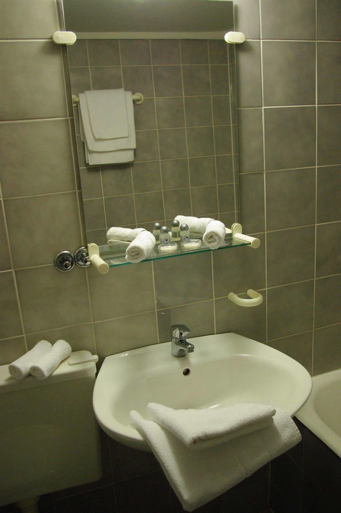 B&B Hotel Maribor Uni Hostel ภายนอก รูปภาพ