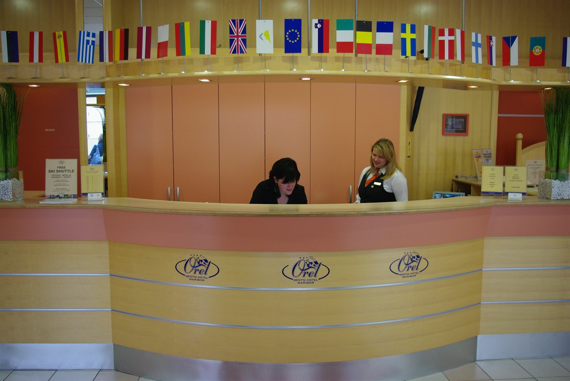 B&B Hotel Maribor Uni Hostel ภายนอก รูปภาพ